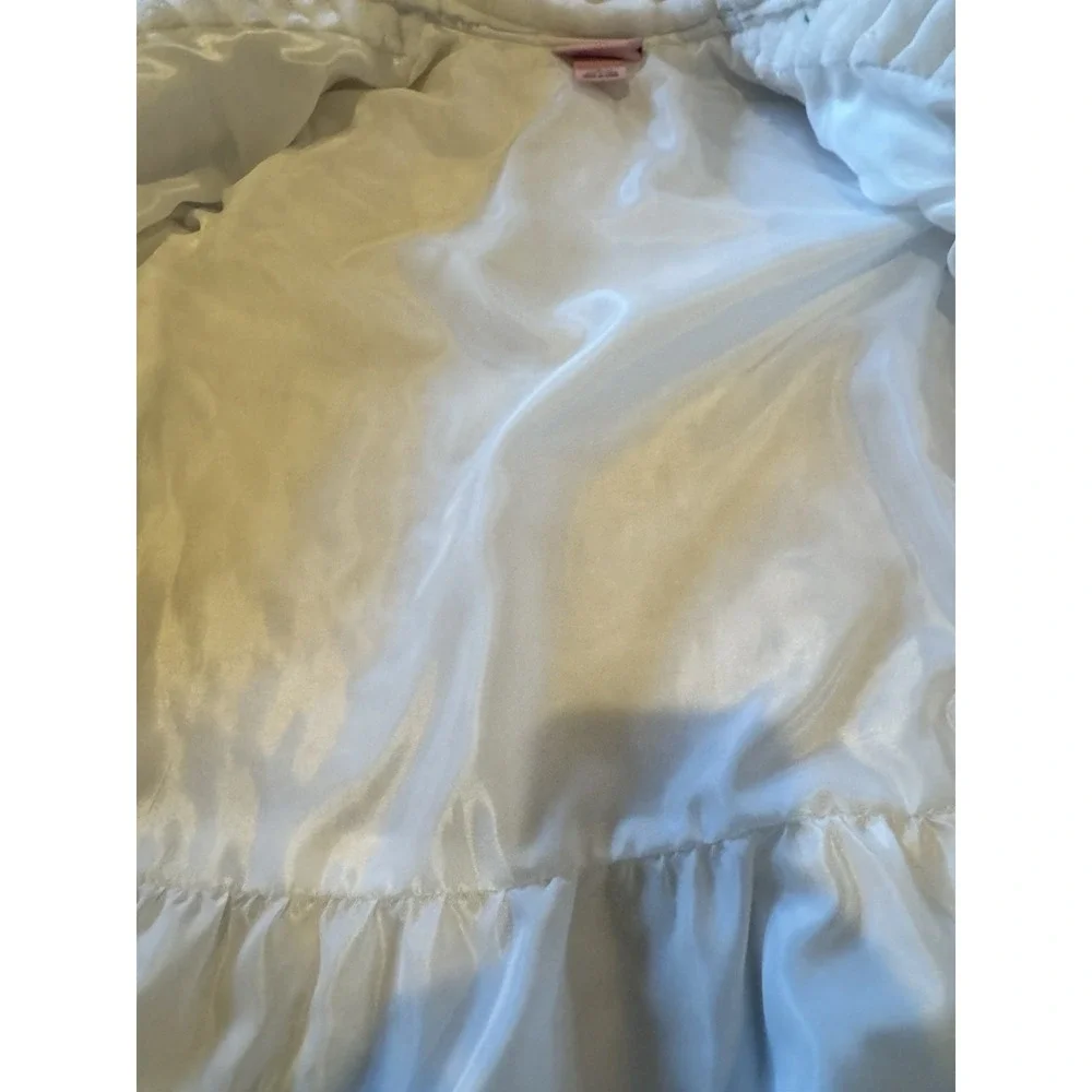 Juicy Couture White Faux Fur Children's Size 6 White Silver Buttons Lined Coat‎
